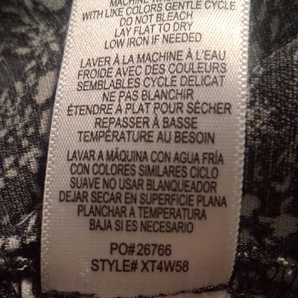 Floral Black & White Women’s Top | Size 1X | Mod Lusive | 100% Polyester - Picture 5 of 7